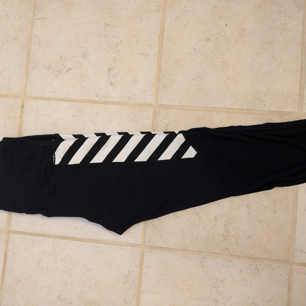 Black and White Striped Leggings - Picture 5 of 8
